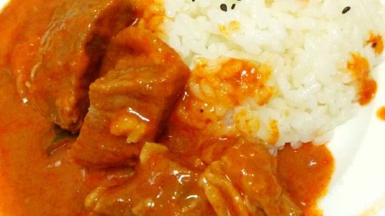 泰式红咖喱牛肉饭