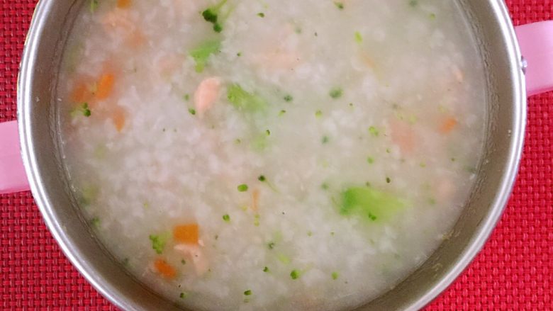 宝宝美食-三文鱼胡萝卜西兰花粥