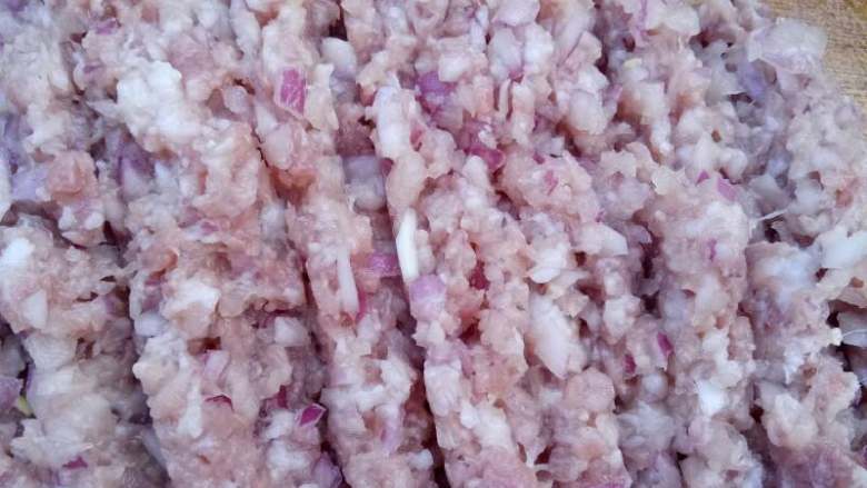 韭菜猪肉水饺,剁肉馅