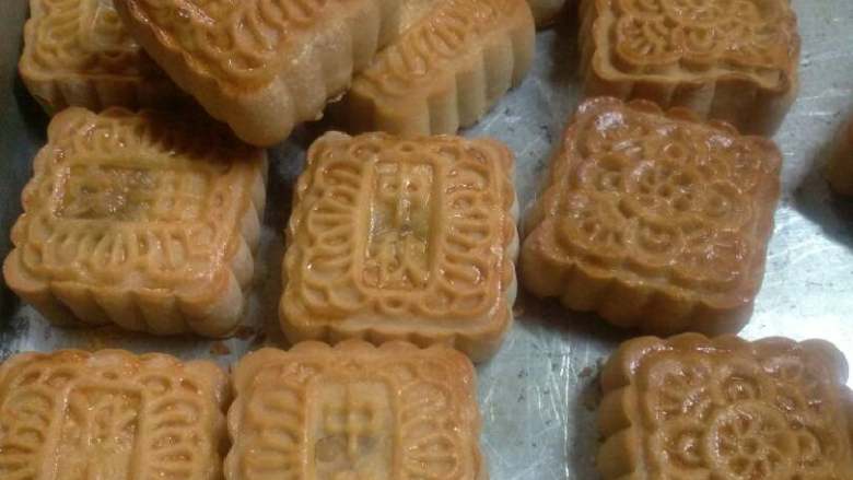 豆沙蛋黄月饼