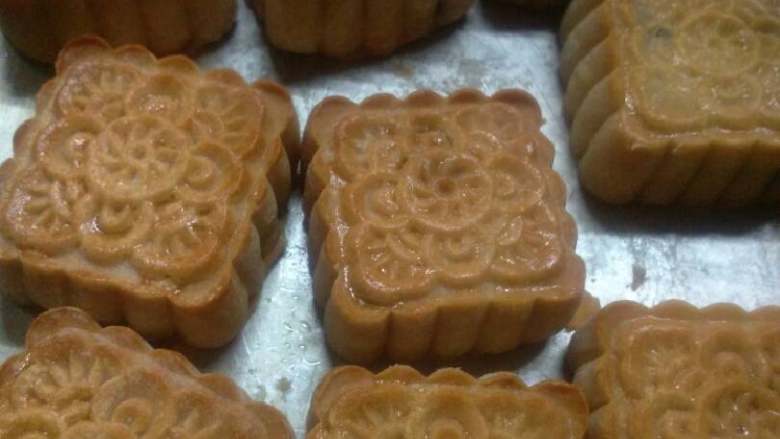 豆沙蛋黄月饼,刚才忘记拍