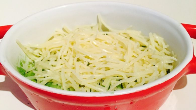 法式鞑靼塔,加入适量cheese 混合,混合后可以在表层再撒一层cheese