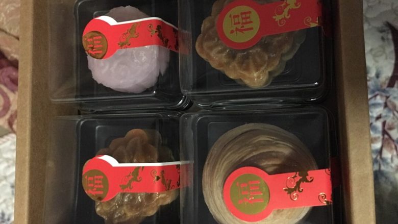 蛋黄月饼#中秋食饼记#,再做一些其他口味的,简单包装一下,可以送给朋友们啦!