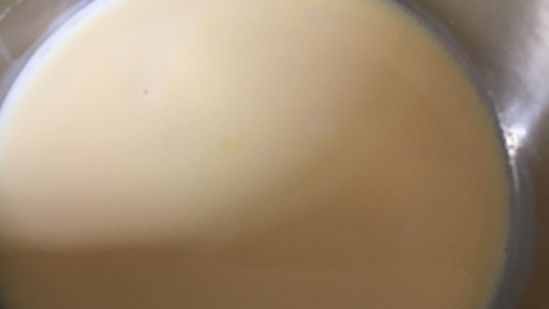 牛奶鸡蛋布丁,过滤后去掉泡泡