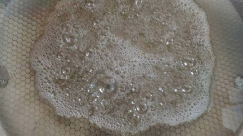自制转化糖浆,开最小火,不用搅拌,自己煮就可以了,大概40分钟吧!