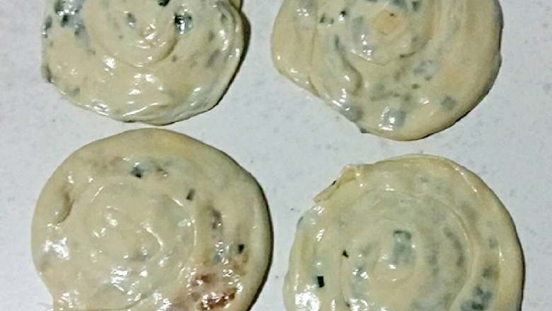 葱油饼,一个个摁薄