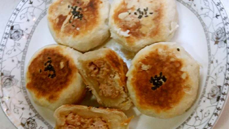 鲜肉酥月饼+#中秋食饼记#,外皮不是很酥,应该还是热的关系吧!