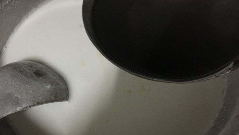 千层椰汁马蹄糕,黄糖水倒落马蹄浆度