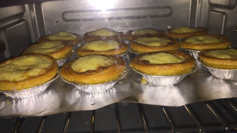 红豆蛋挞,进烤箱230度烤20分钟