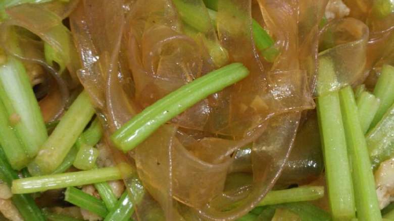 芹菜炒粉