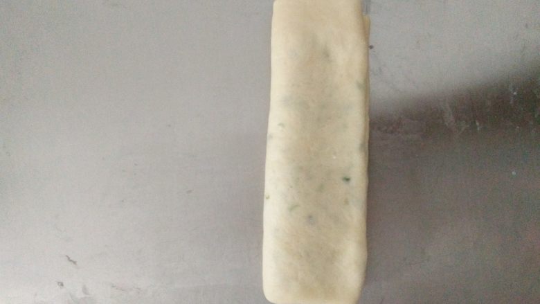 香葱苏打饼干,将面块对折,完成第一次四折