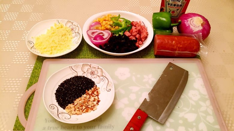披萨🍕,材料大合照🍞🍯🌶🍒🍍🍅🍆🧀🍖