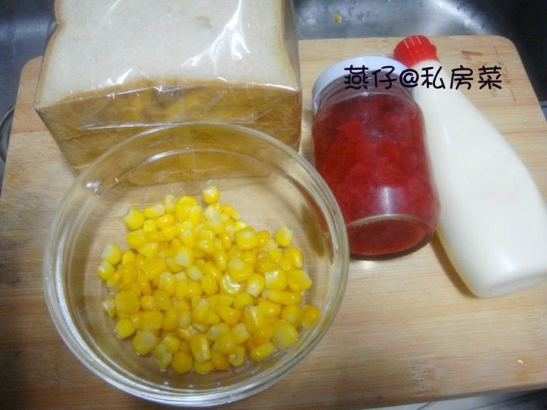玉米沙拉三明治,首先，准备好食材；