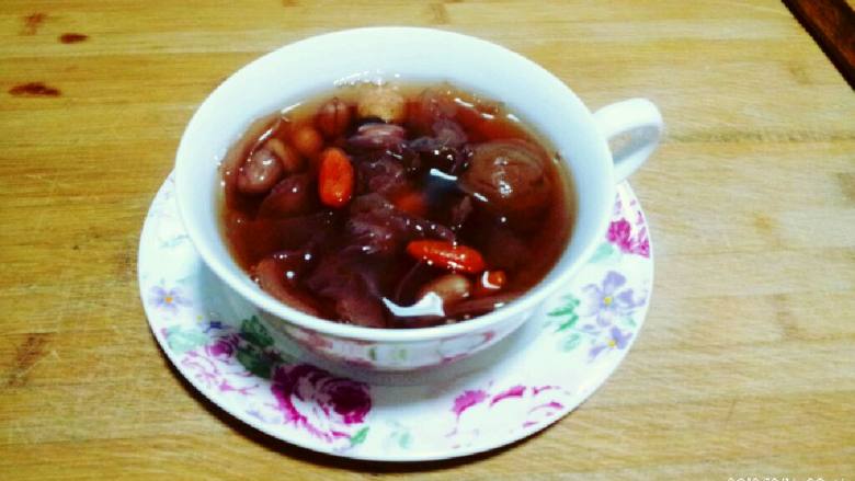 银耳莲子羹