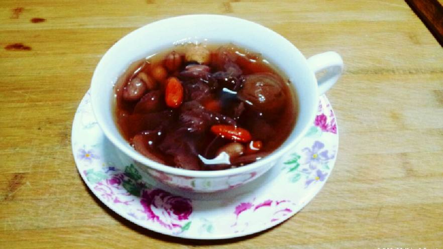 银耳莲子羹