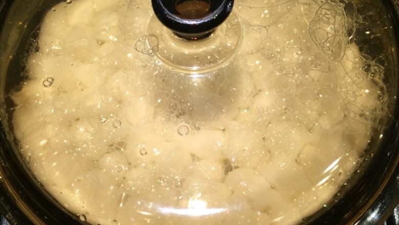 酒酿丸子,等小丸子浮在水面上时,开小火15-30秒后熄火
