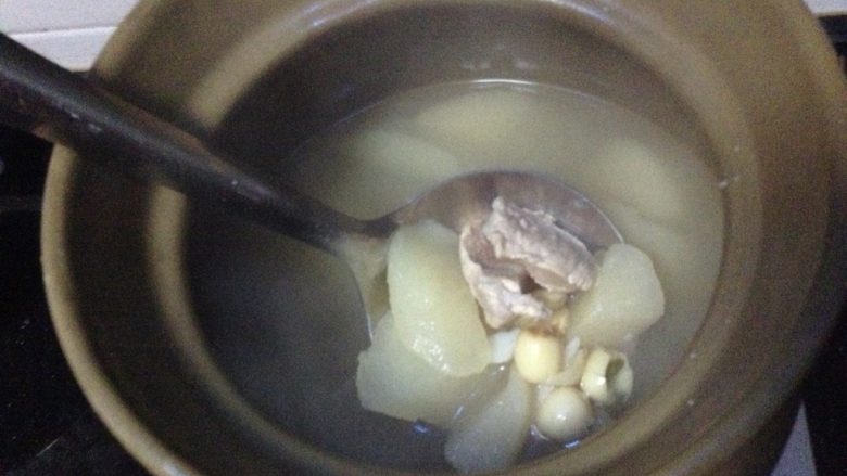 蓮子百合雪梨瘦肉湯