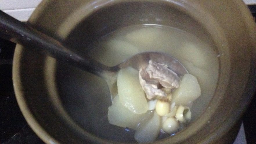蓮子百合雪梨瘦肉湯