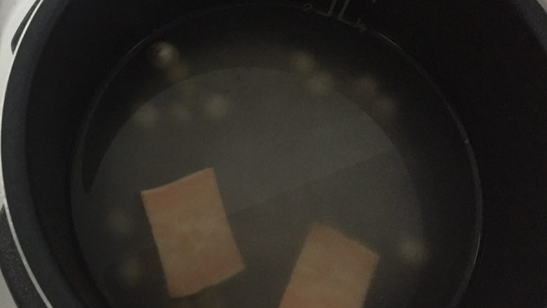 红薯莲子粥,加入3杯半-4杯清水