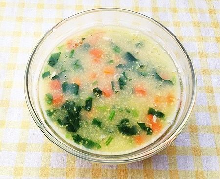 胡萝卜菠菜虾皮玉米粥