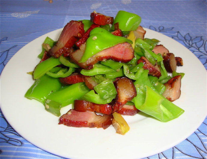 开胃下饭：青椒炒腊肉