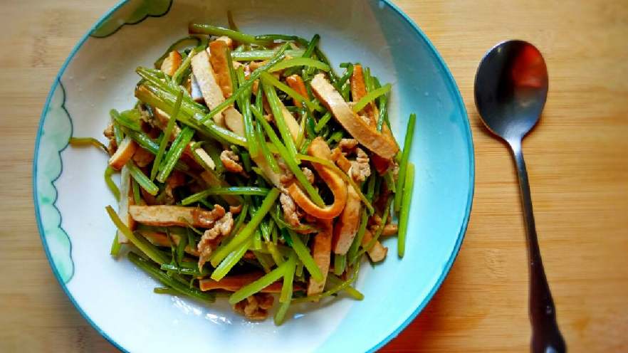 芹菜香干肉丝