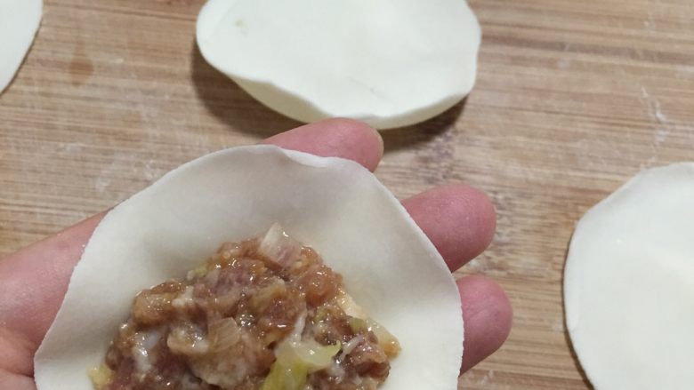 白菜猪肉馅水饺,准备包啦