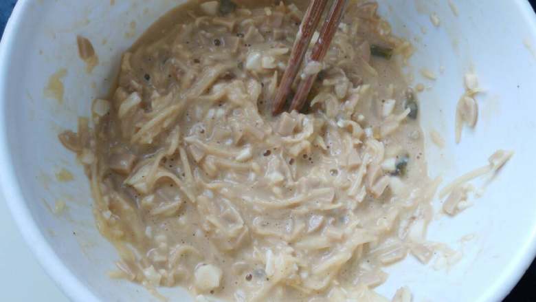 ≈土豆咸蛋饼≈,搅拌均匀