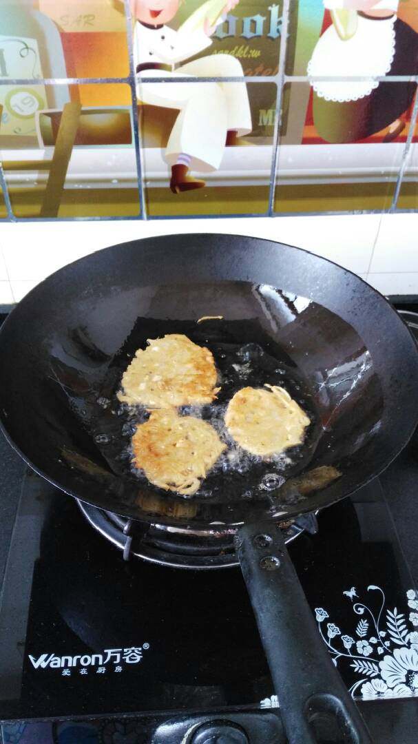 ≈土豆咸蛋饼≈,煎至两面金黄即可