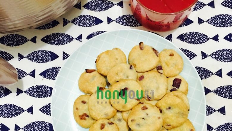 洋葱饼干,完成。。再配上一杯一杯鲜榨果汁，完美的下午茶