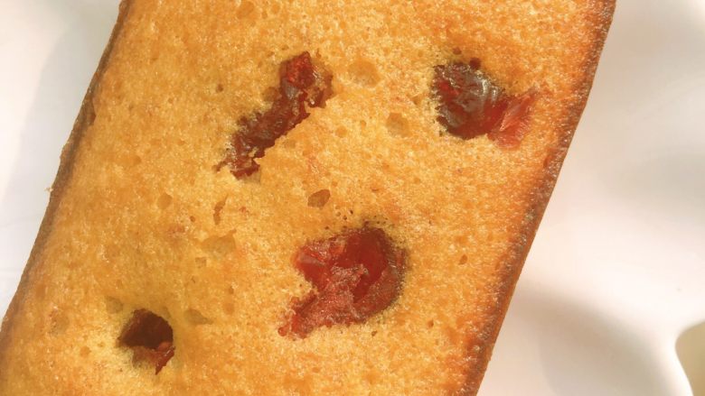 有点小特别，没有杏仁粉的坚果费南雪,出炉啦，非常香，冷却之后外面香脆里面湿润香口，而且很有弹性哦，真的吼吼次！