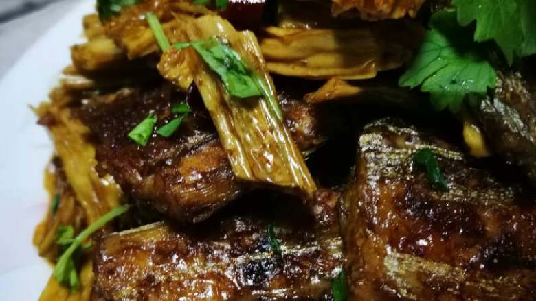 奇香带鱼（腐竹烧带鱼）