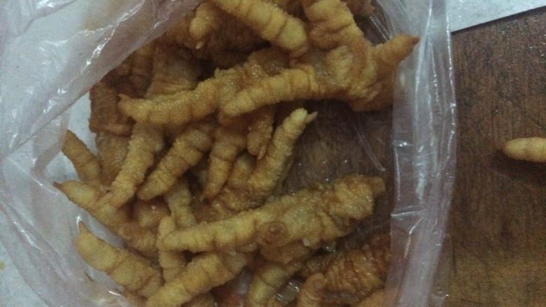 芙蓉鸡爪。,这种鸡爪,被炸过,炸的很泡