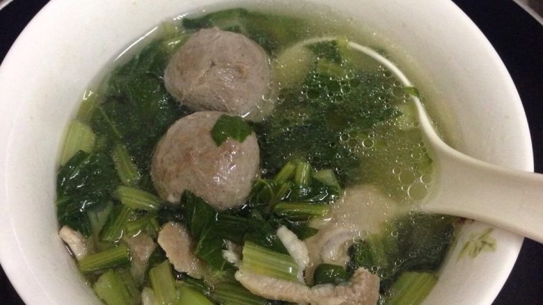 手工牛肉丸瘦肉青菜汤