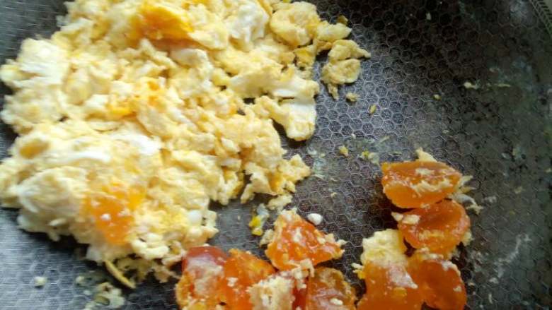 洋葱炒蛋,把<a style='color:red;display:inline-block;' href='/shicai/ 1108'>蛋</a>炒好