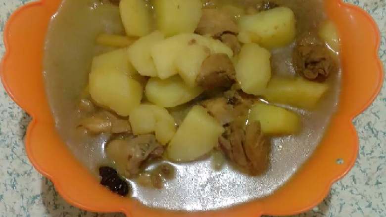 鸡肉炖土豆