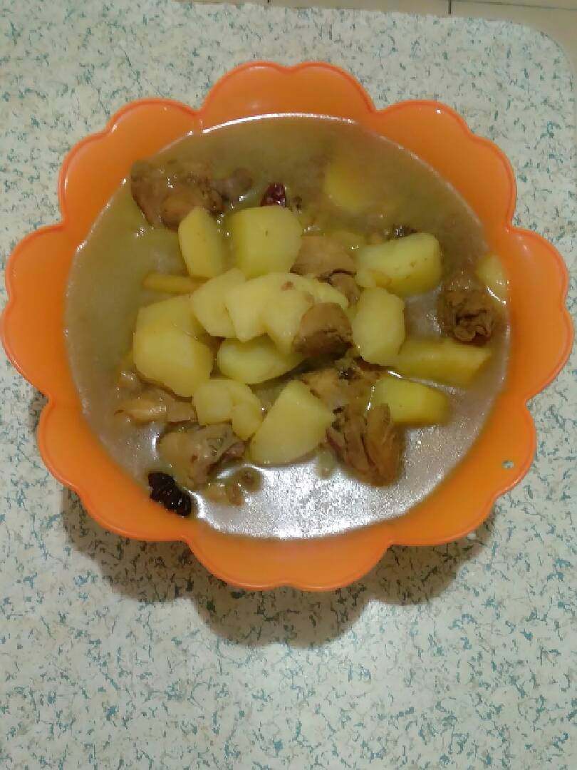 鸡肉炖土豆