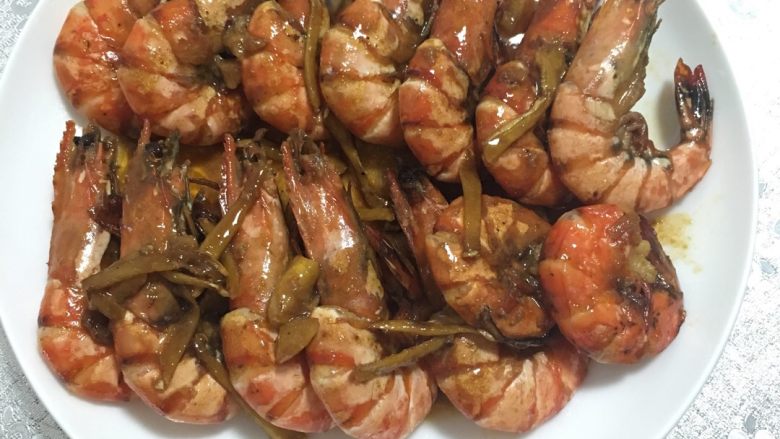 #年夜饭#酱爆鲜虾,出锅装盘,淋上锅里剩下的酱汁。