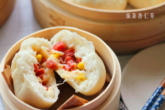 萨风味的芝士香肠包子 