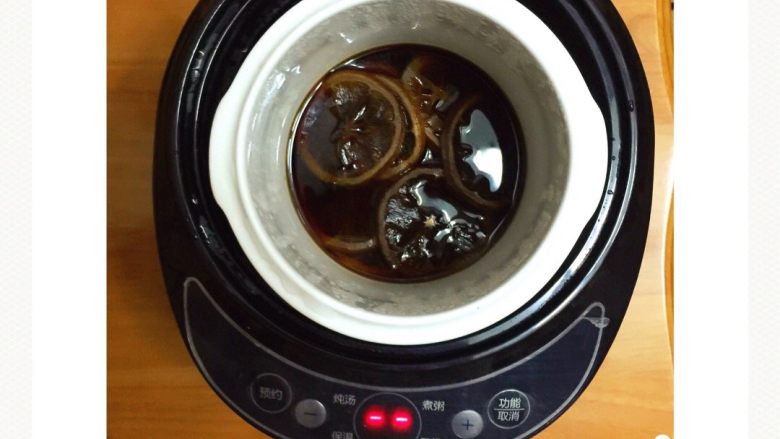 冰糖炖柠檬,10小时后冰糖炖柠檬做好了!