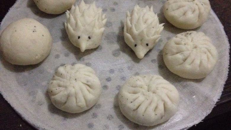 山药包子,包芝麻白糖进里面，包成自己喜欢的形状