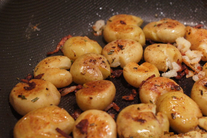 培根迷迭香小土豆,成品，再懒一会，不装盘了，最后也就是分到了大家的碟子上。