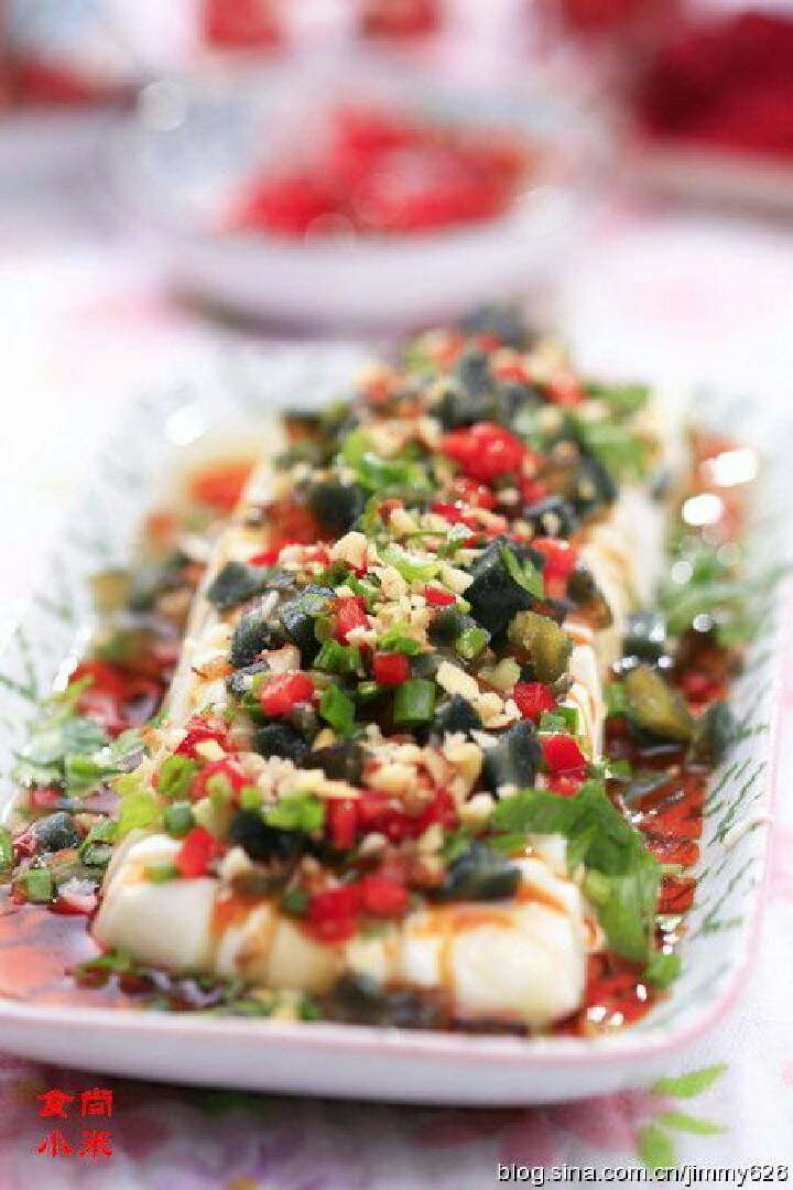 皮蛋豆腐,把<a style='color:red;display:inline-block;' href='/shicai/ 14'>皮蛋</a>切成丁，豆腐必须是内酯豆腐