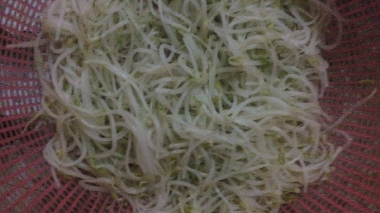 凉拌绿豆芽,捞出，放凉