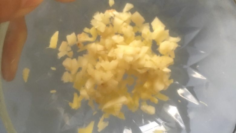 清蒸螃蟹,上锅蒸的时候把调料汁弄好就Ok了