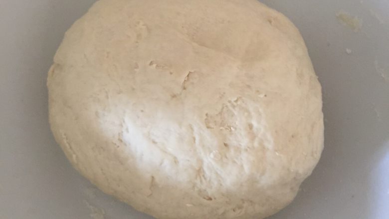素三鲜饺子,奶奶揉好的面团,因为是煮饺子,所以面团要稍微筋道一些。