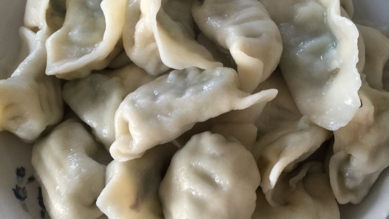 素三鲜饺子,下锅煮好的饺子,看起来不错吧!嘿嘿