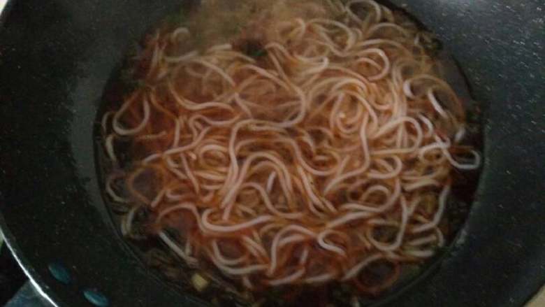 麻辣米线 超级简单,放入热水