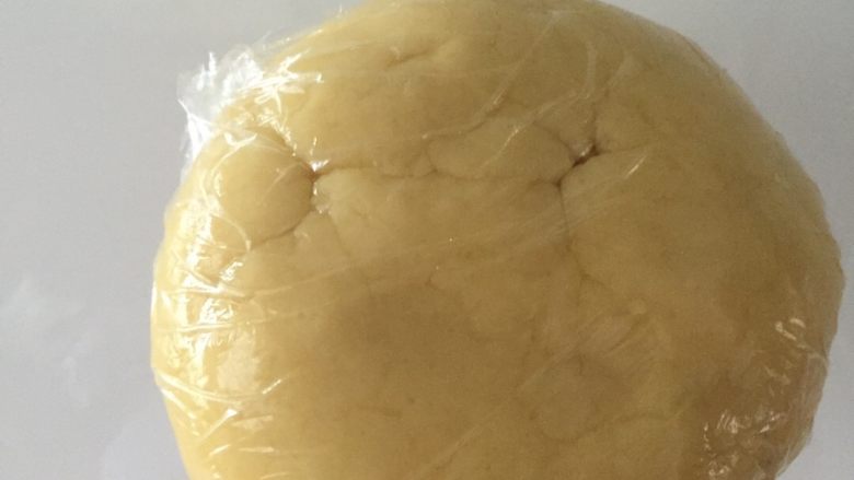 黄油饼干,包上保鲜膜,放进冰箱冷藏松弛两小时