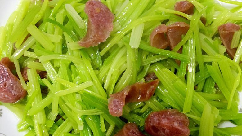 芹菜炒香肠